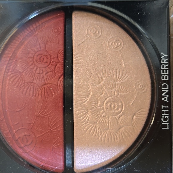 NEW!!! CHANEL Light and Berry Blush & Highlighter Duo - Picture 4 of 4